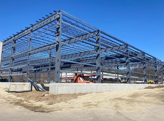 Moderne staalconstructies Gebouwen van gegalvaniseerd industrieel staal
