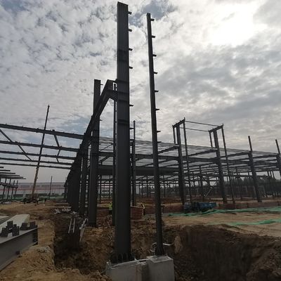 Aardbevingsbestendige staalconstructie