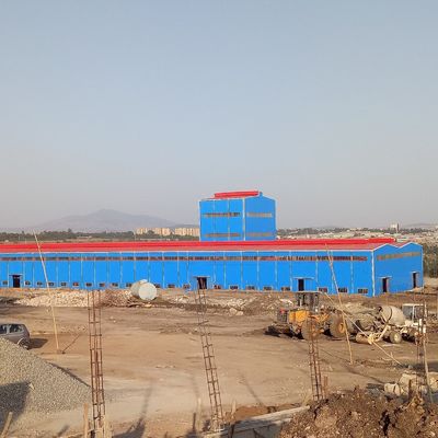 Werkplaats voor op maat gemaakte staalconstructies met PVC ramen en H-frame