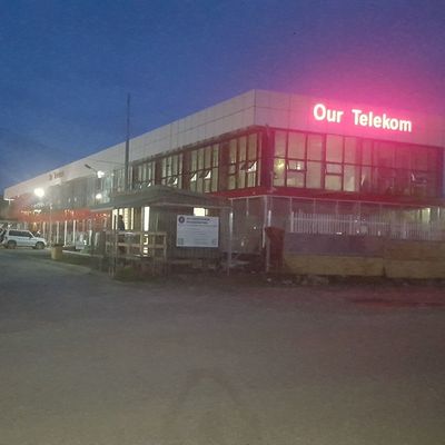 Op maat gemaakte staalconstructie tentoonstellingszaal vochtbestendige metalen magazijn gebouwen
