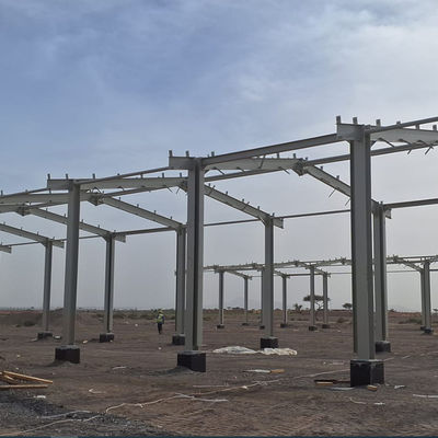 Moderne stabiele lange span staalconstructie Grote werkplaats voor industriële gebouwen met isolatie