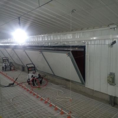 Standaard voor een glijdbestendige vloersysteem voor broilers