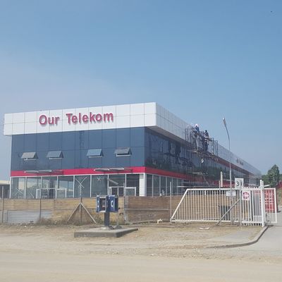 Op maat gemaakte staalconstructie tentoonstellingszaal vochtbestendige metalen magazijn gebouwen