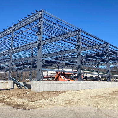 Moderne staalconstructies Gebouwen van gegalvaniseerd industrieel staal